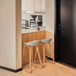 About A Stool AAS 32