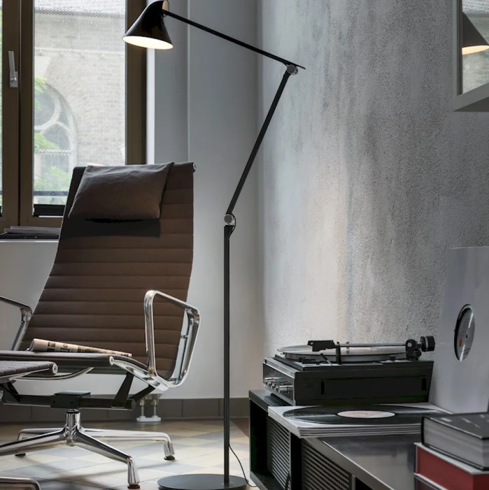 Aluminium Chair EA 124