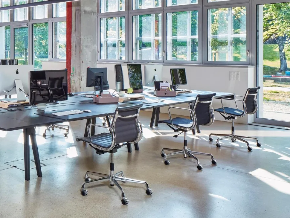 Aluminium Chair EA 117