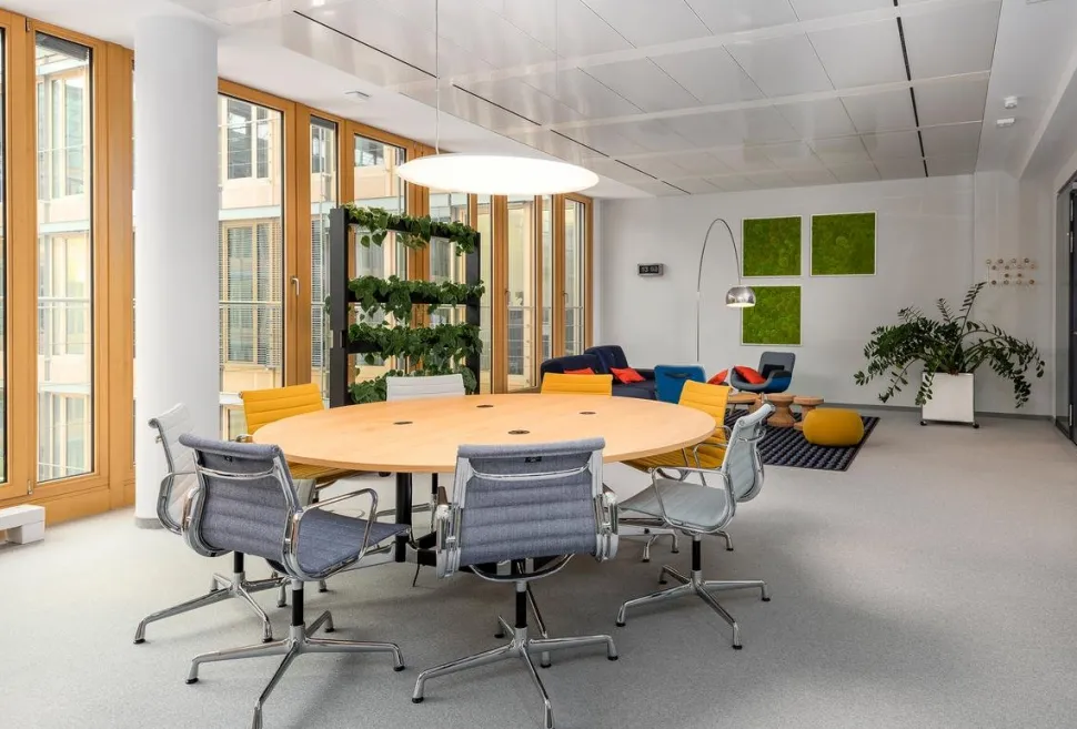 Aluminium Chair EA 107 / EA 108