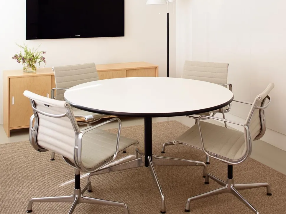 Aluminium Chair EA 107 / EA 108