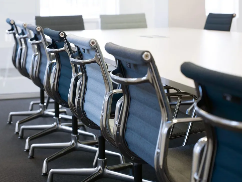 Aluminium Chair EA 107 / EA 108