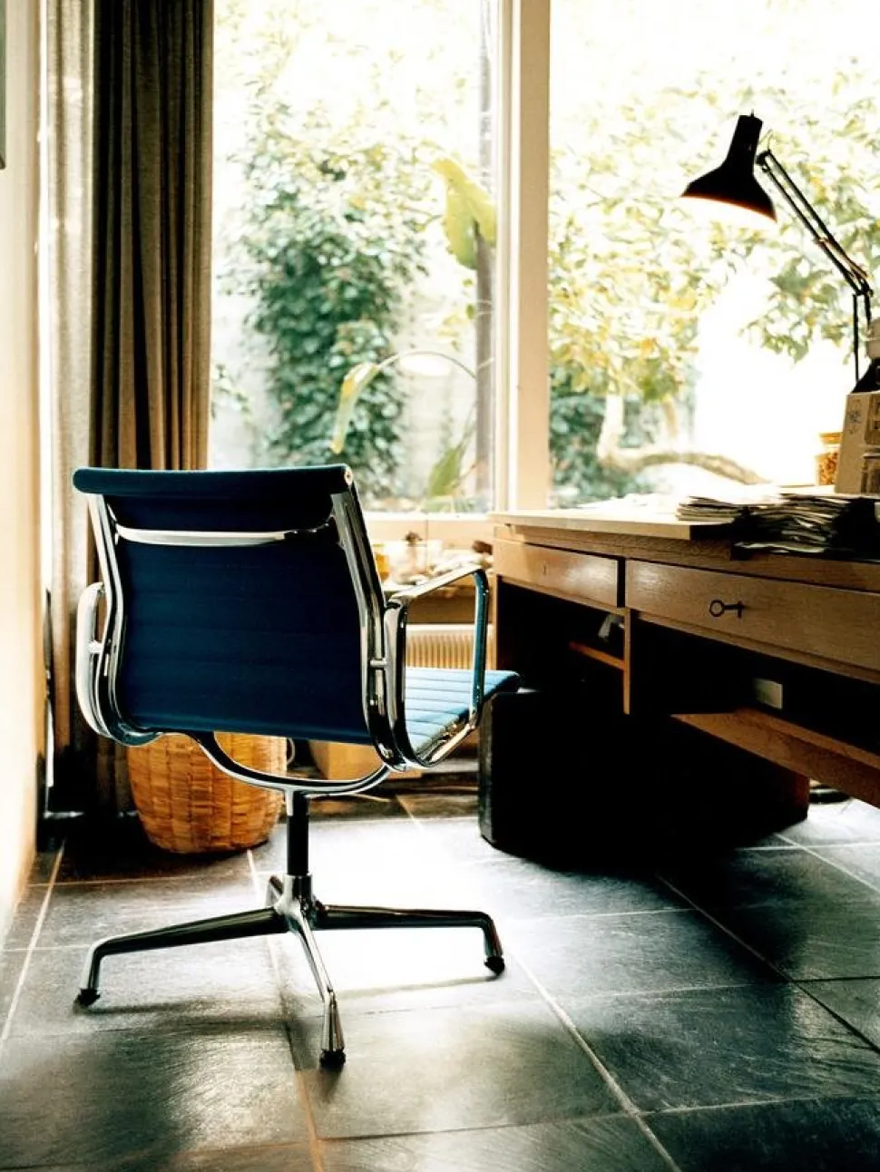 Aluminium Chair EA 107 / EA 108