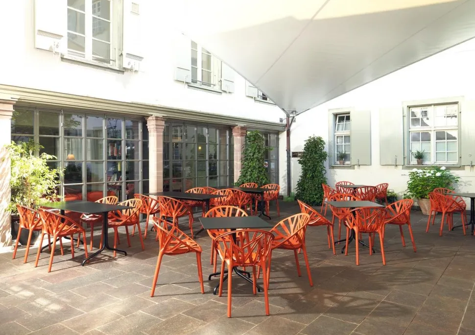 Belleville Table Outdoor
