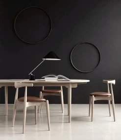 CH20 Elbow Chair