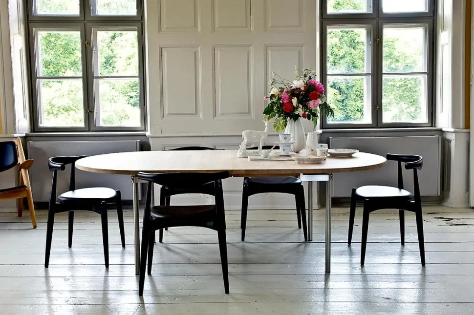 CH20 Elbow Chair