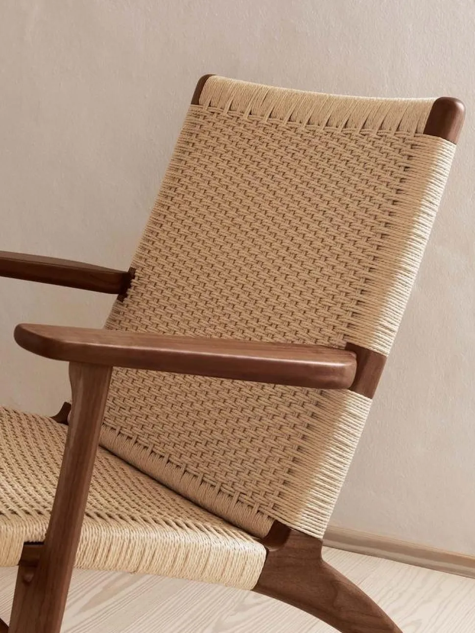 CH25 Lounge Chair