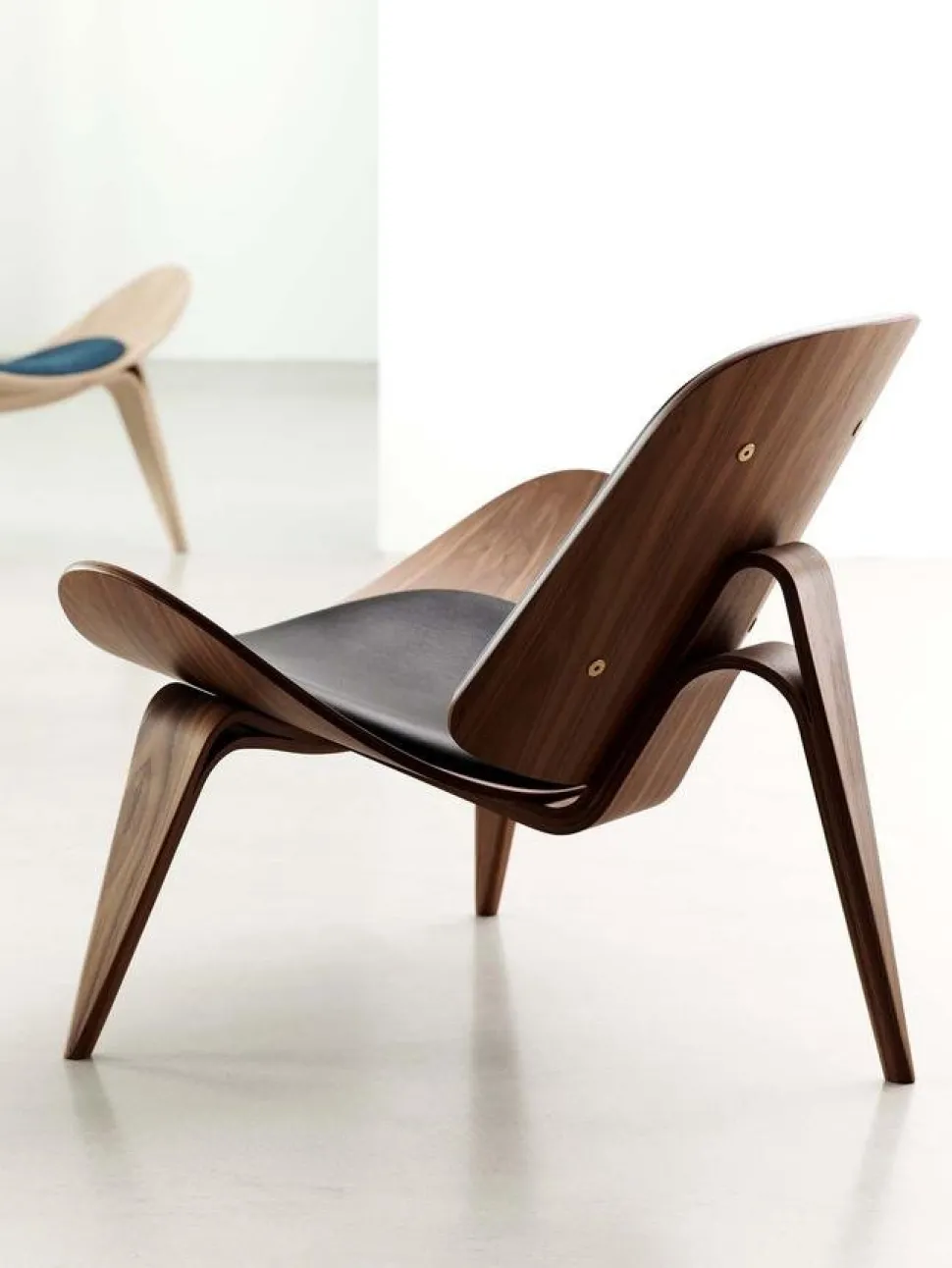 CH07 Shell Chair