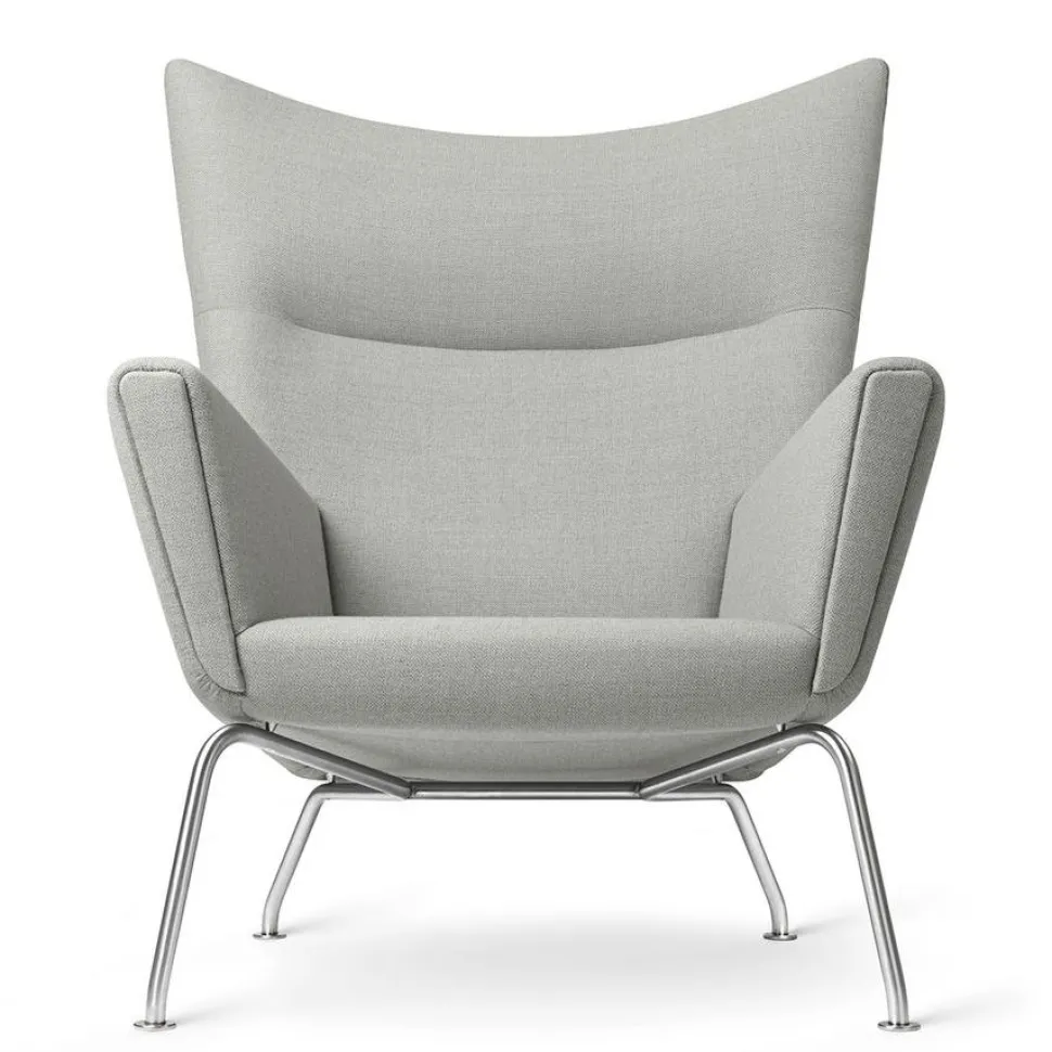 CH445 Wing Chair
