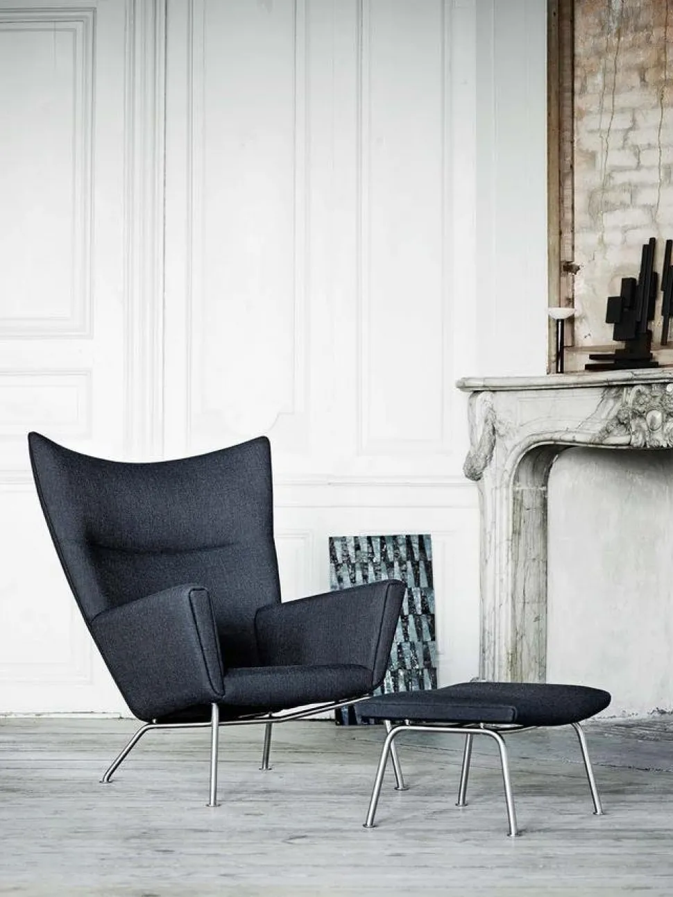 CH445 Wing Chair