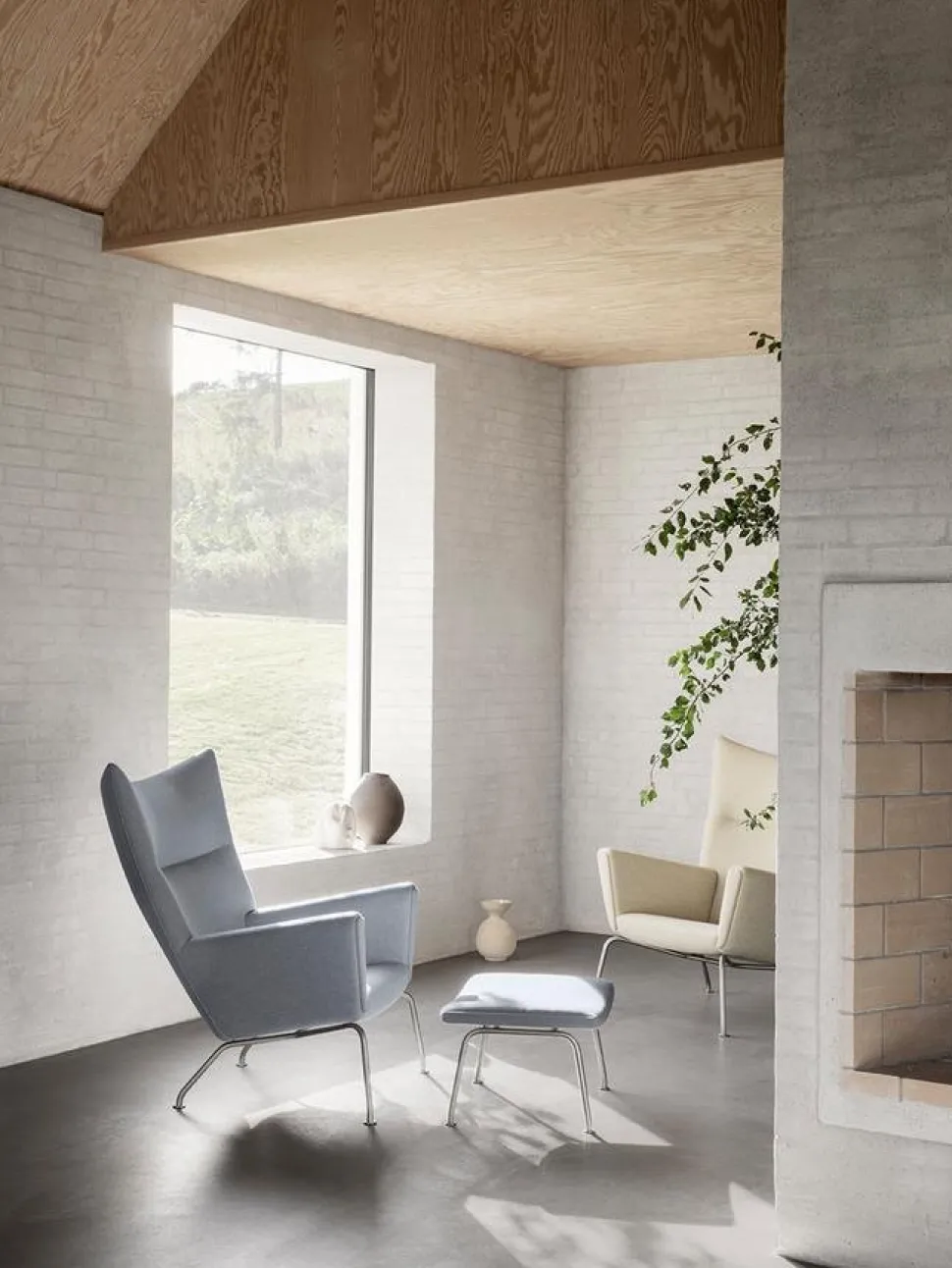 CH445 Wing Chair