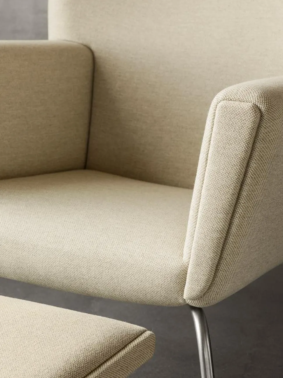 CH445 Wing Chair