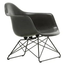 Eames Fiberglass Armchair LAR