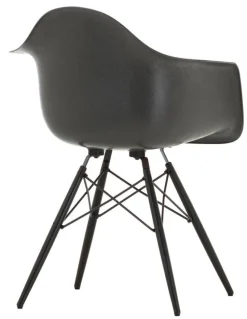 Eames Fiberglass Armchair DAW