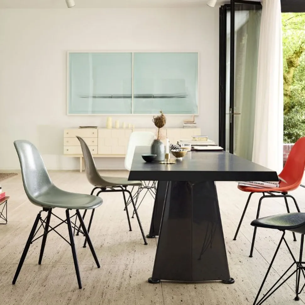 Eames Fiberglass Chair DSW