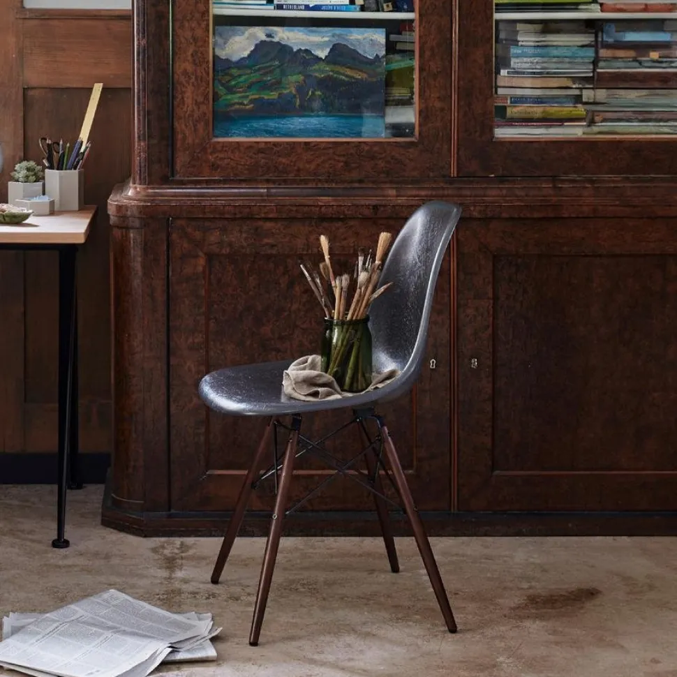 Eames Fiberglass Chair DSW
