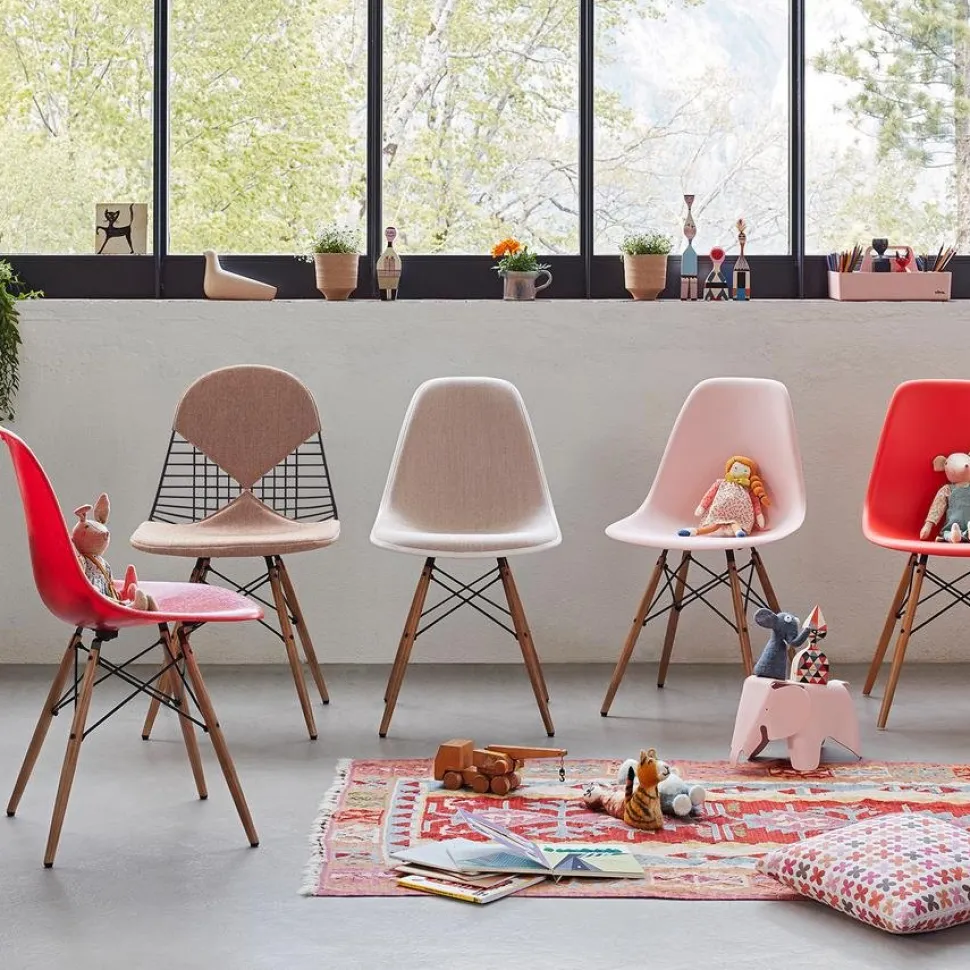 Eames Fiberglass Chair DSW