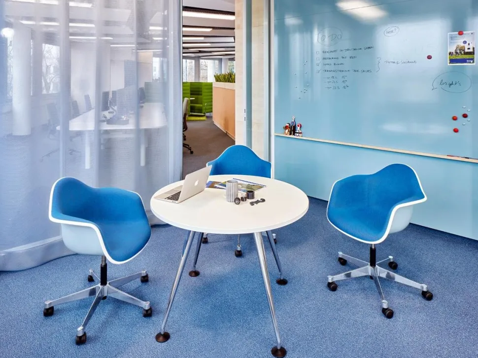 Eames Plastic Armchair RE PACC