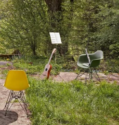 Eames Plastic Armchair RE DAR