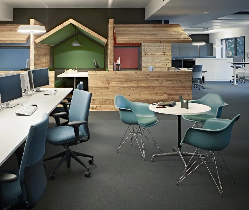 Eames Plastic Armchair RE DAR