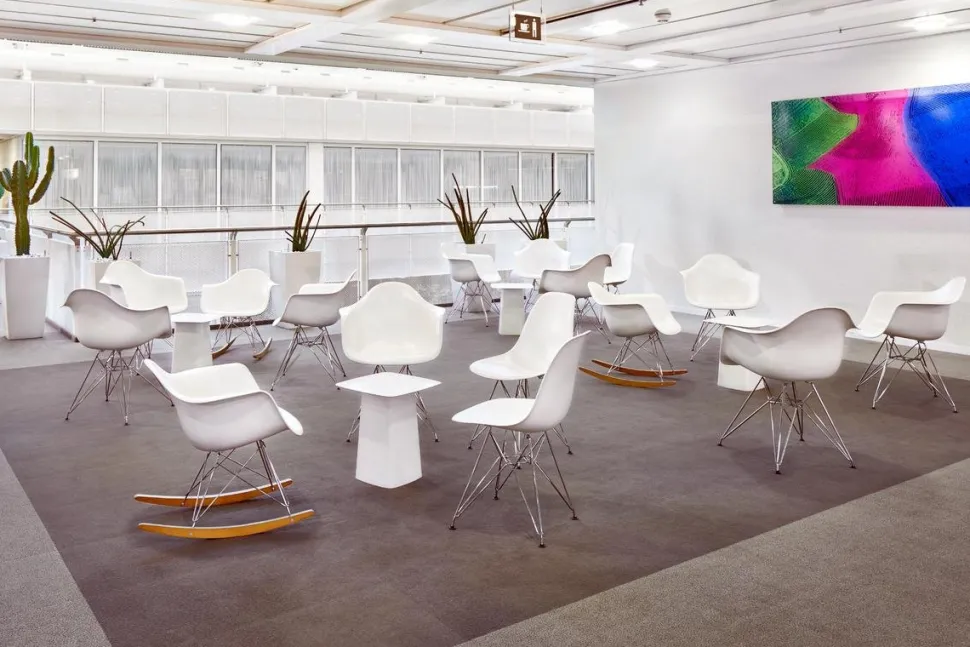 Eames Plastic Armchair RE DAR