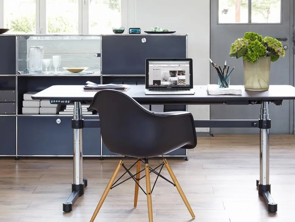 Eames Plastic Armchair RE DAW