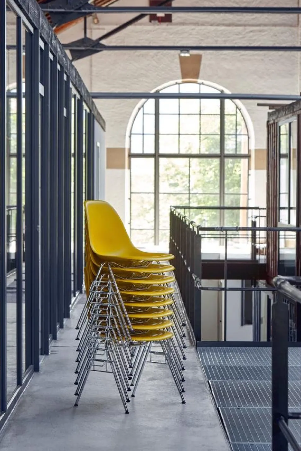 Eames Plastic Side Chair RE DSS / DSS-N