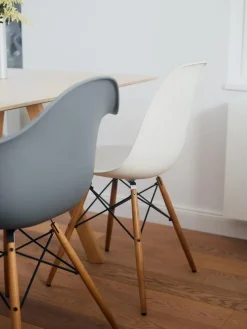 Eames Plastic Side Chair RE DSW