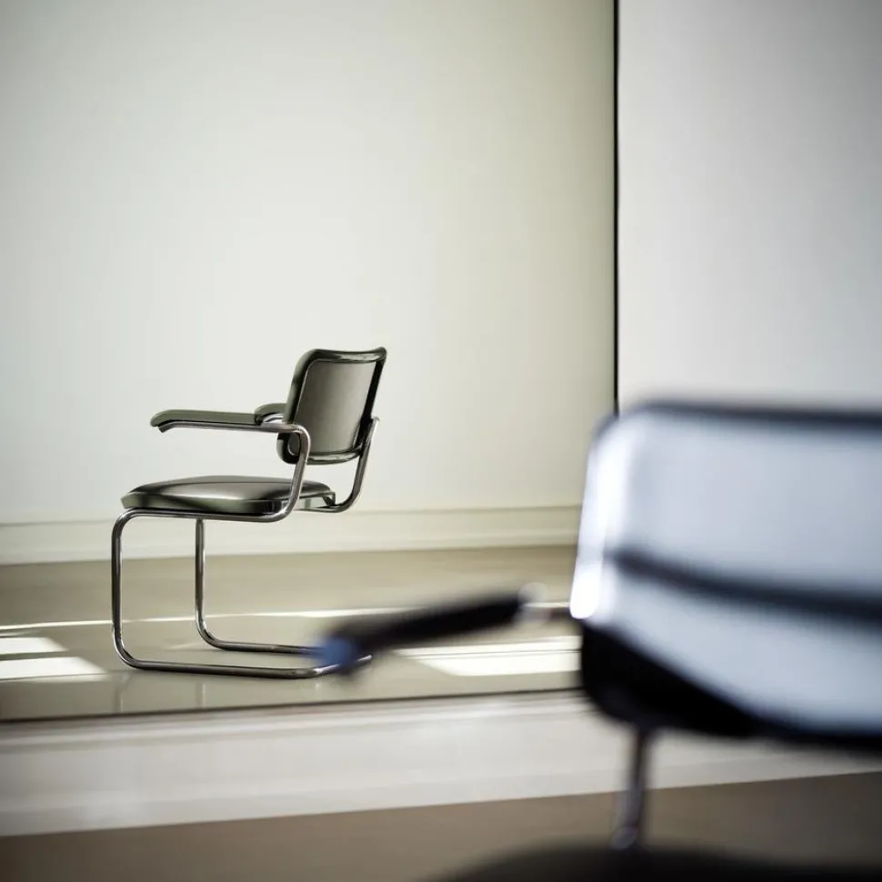JS . Thonet - S 64 P/V Serious Freischwinger