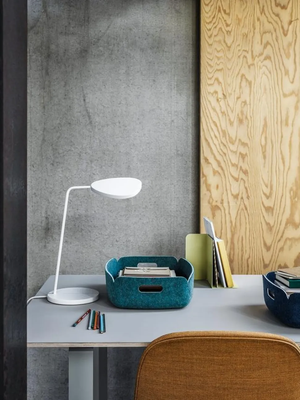 Leaf Table Lamp