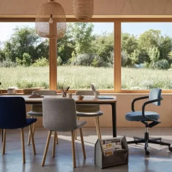 Plate Dining Table