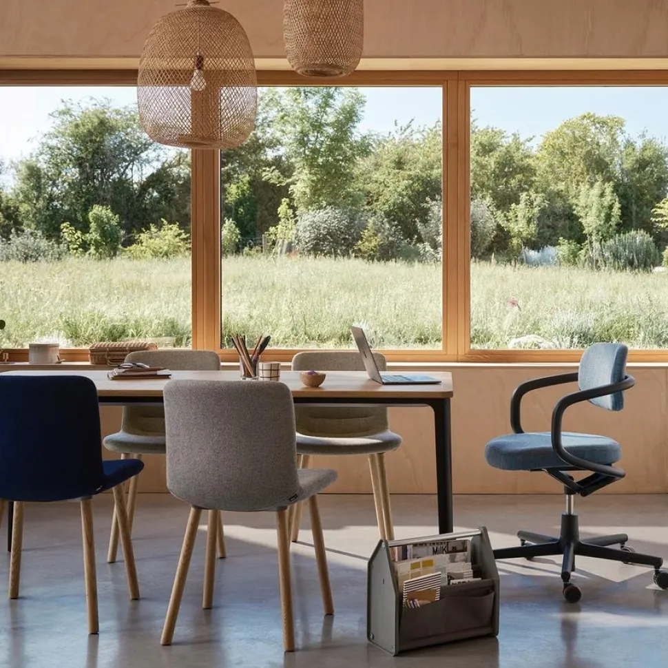 Plate Dining Table