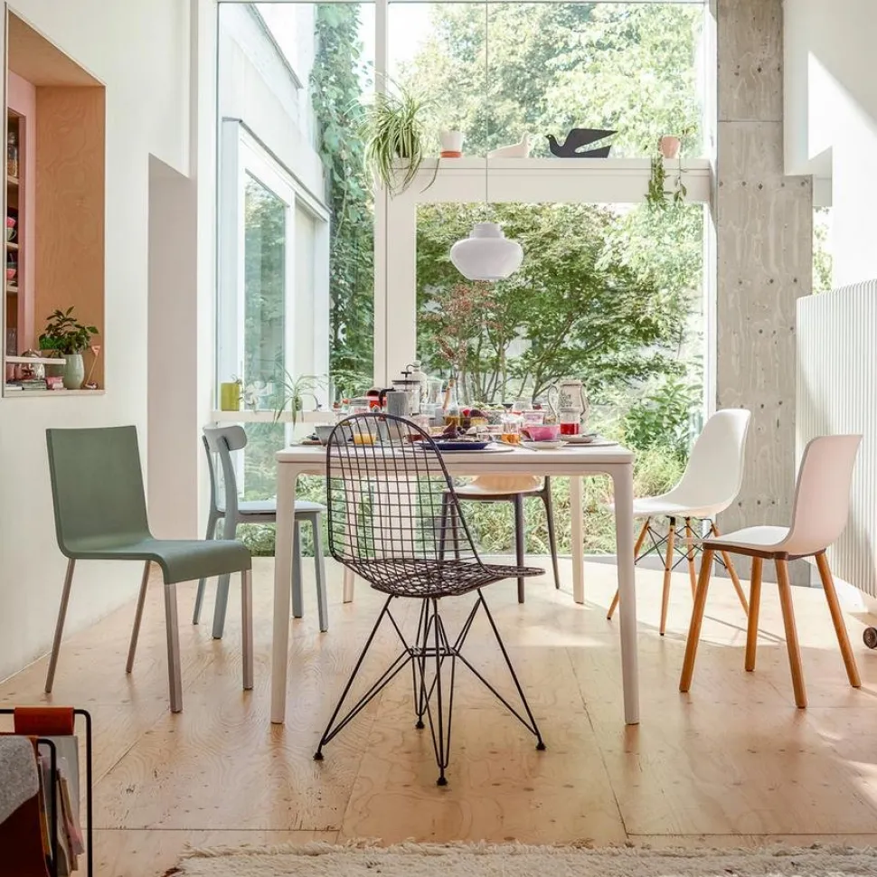 Plate Dining Table