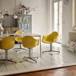 Plate Dining Table