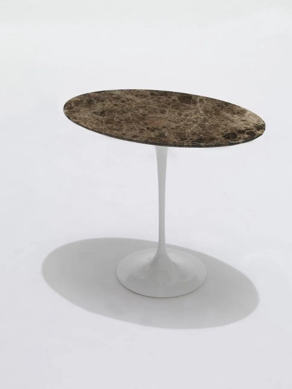 Saarinen Beistelltisch oval