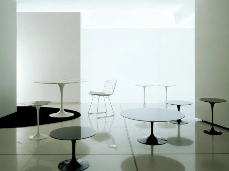 Saarinen Beistelltisch oval