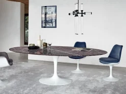 Saarinen Esstisch oval