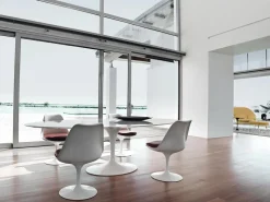 Saarinen Esstisch oval