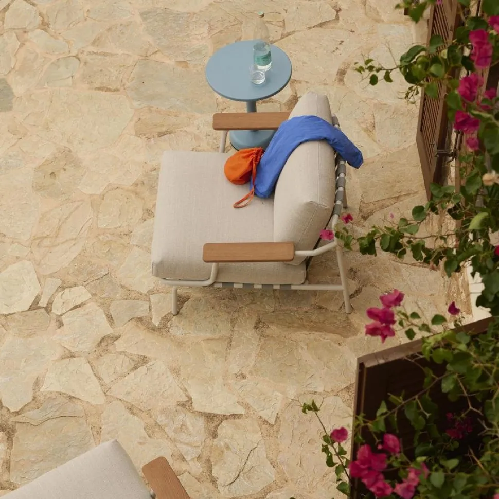 Settle Outdoor Lounge Chair