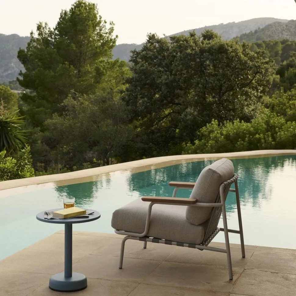 Settle Outdoor Lounge Chair