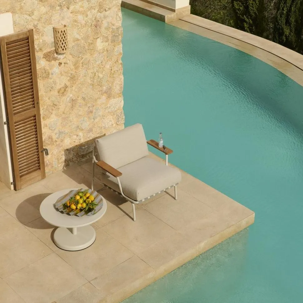 Settle Outdoor Lounge Chair