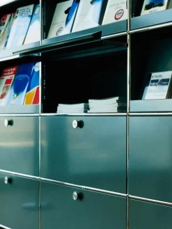 USM Haller Aktenregal mit 3 Schrägtablaren