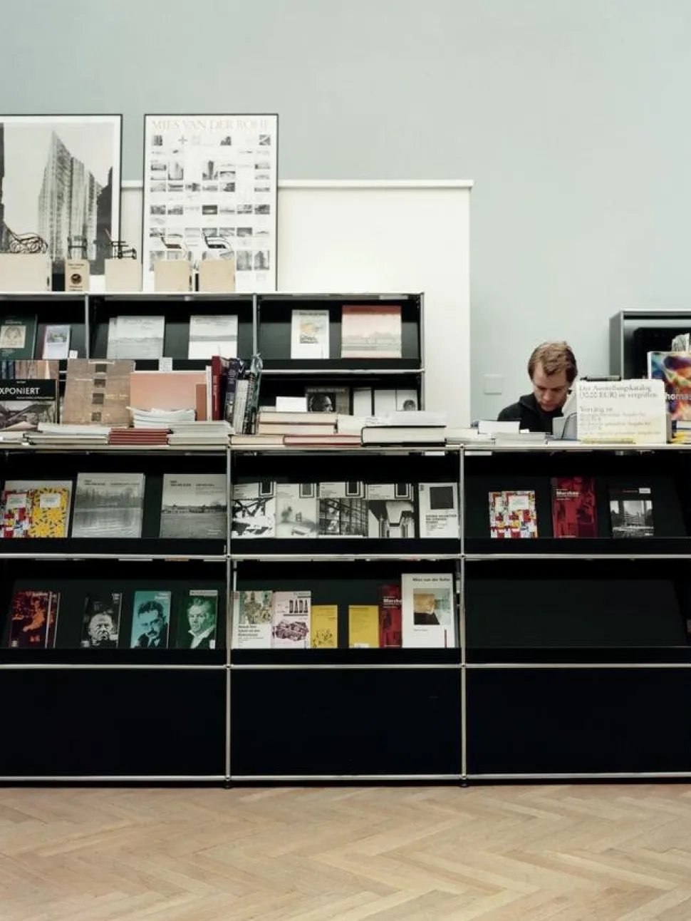 USM Haller Highboard M mit Schrägtablar