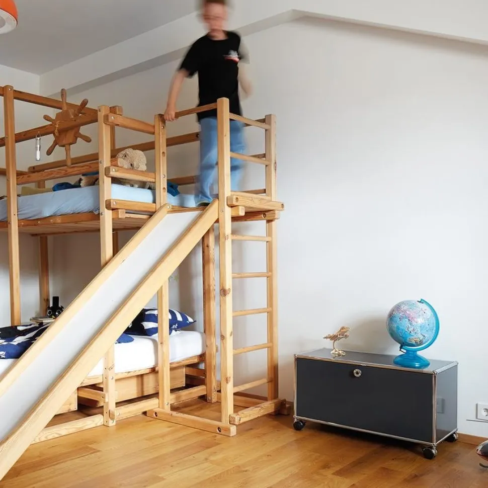 USM Haller TV-Lowboard auf Rollen